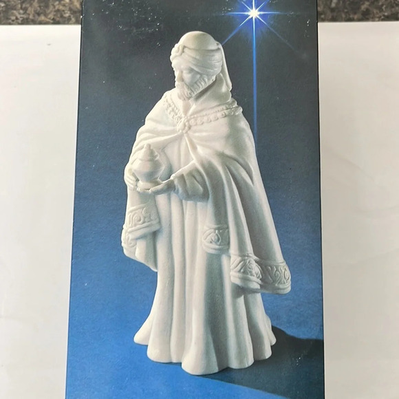 Avon Nativity Collectibles The Magi Balthasar 1982 Porcelain Figurine - Picture 1 of 4